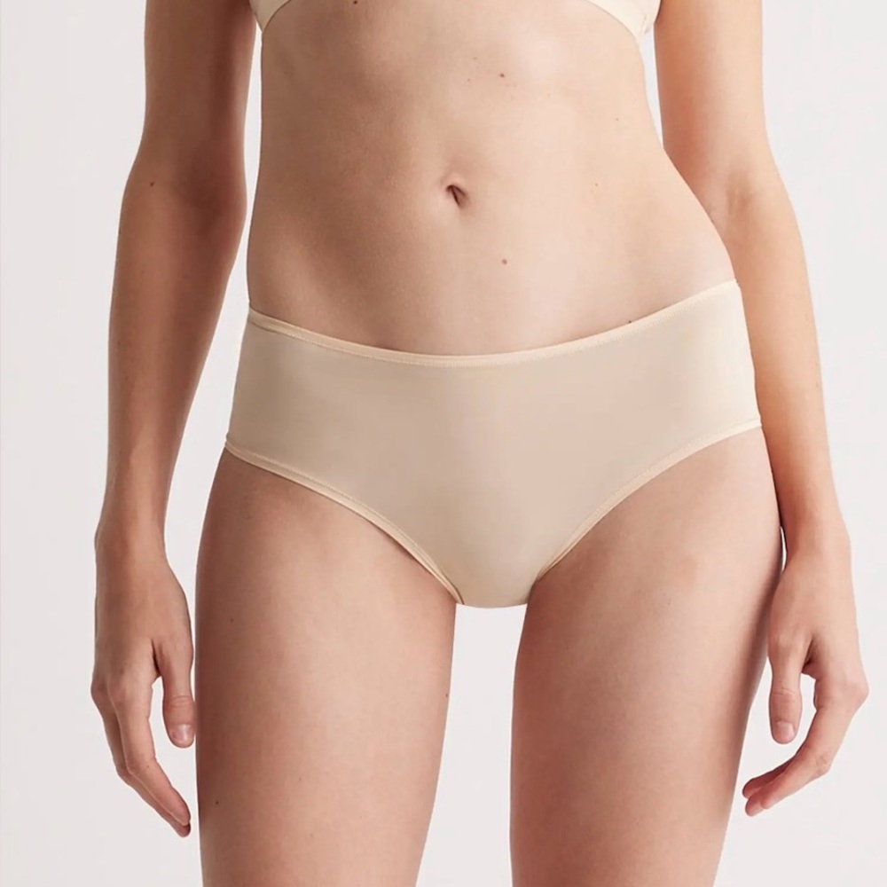 NWT Quince Second Skin Women's Hipster Brief in Beige.   Size Medium 6-pack